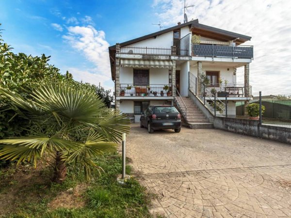 casa indipendente in vendita a Brembate in zona Grignano