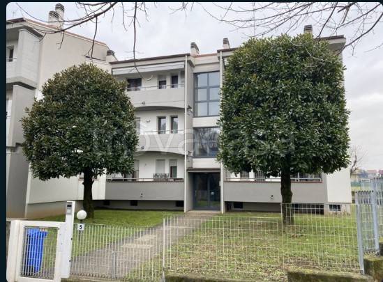 appartamento in vendita a Brembate in zona Grignano
