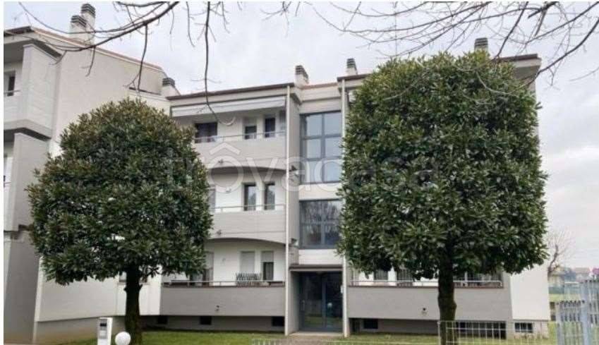 appartamento in vendita a Brembate in zona Grignano