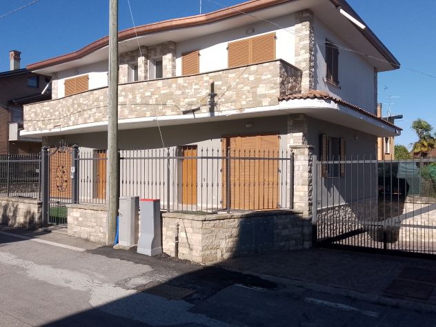 casa indipendente in vendita a Brembate
