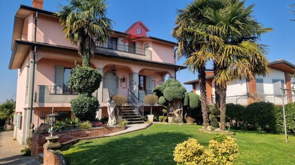 casa indipendente in vendita a Brembate in zona Grignano