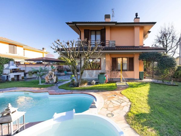 casa indipendente in vendita a Brembate in zona Grignano