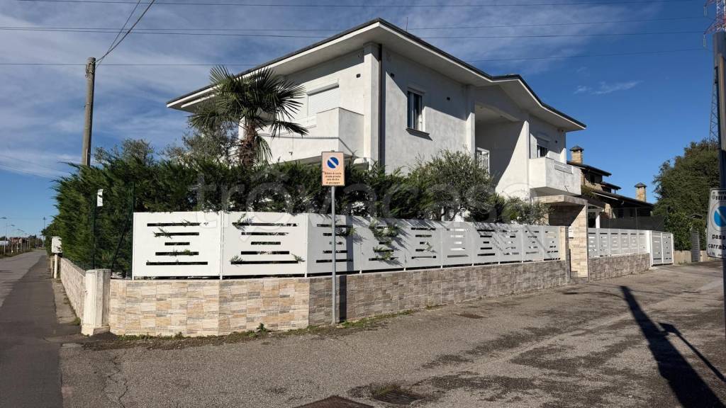 appartamento in vendita a Brembate in zona Grignano