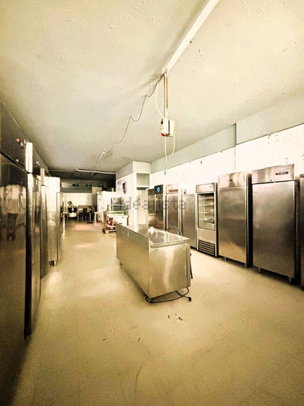 locale commerciale in vendita a Brembate di Sopra