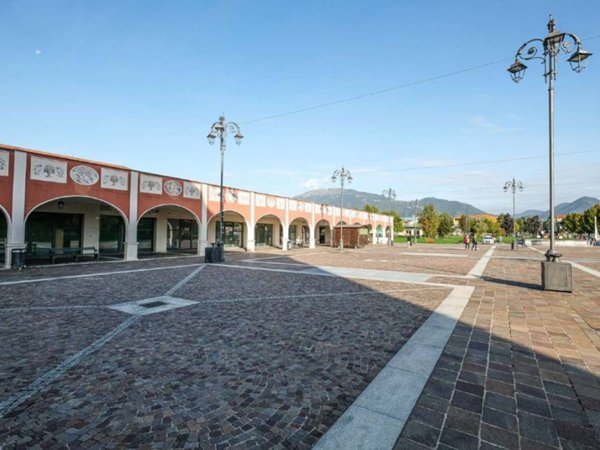 negozio in vendita a Brembate di Sopra