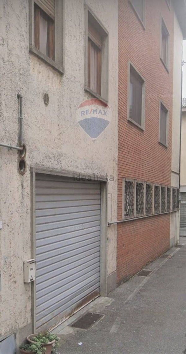 locale di sgombero in vendita a Brembate di Sopra
