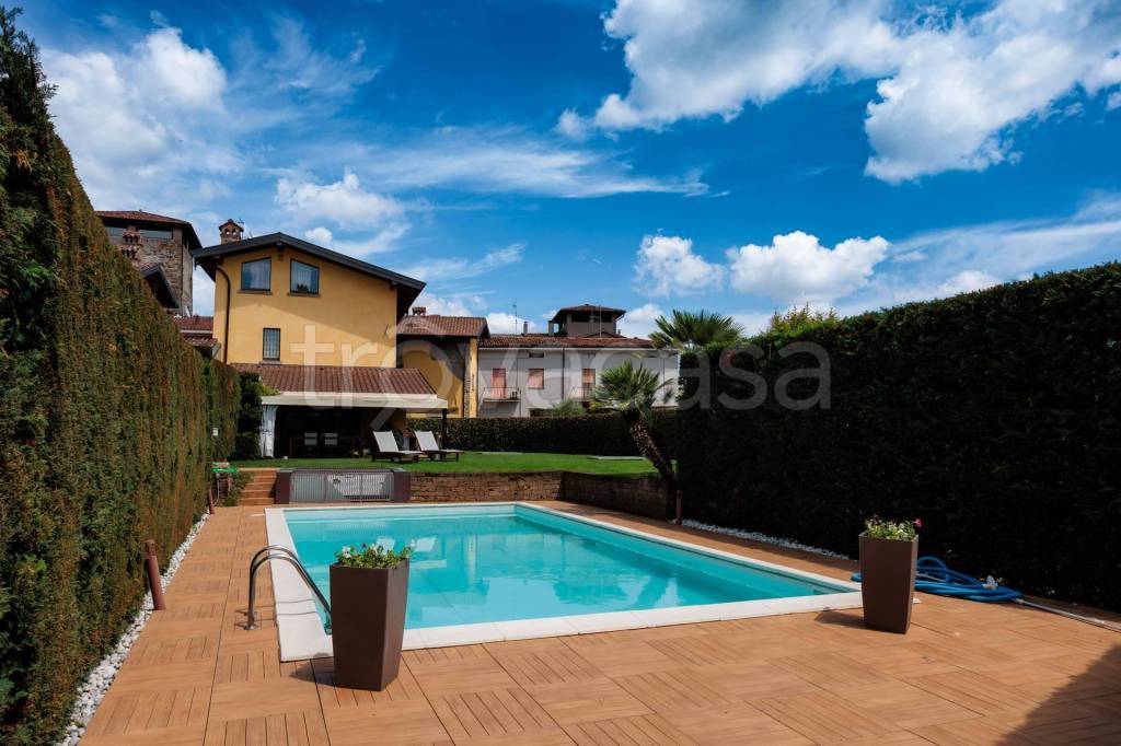 casa indipendente in vendita a Brembate di Sopra
