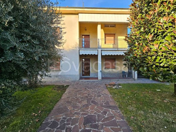 casa indipendente in vendita a Brembate di Sopra