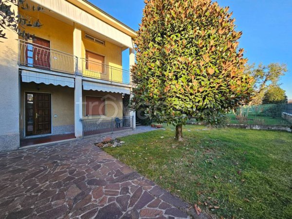 casa indipendente in vendita a Brembate di Sopra