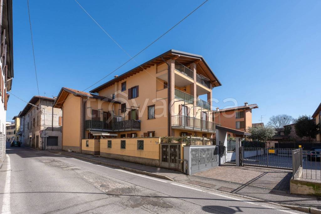 appartamento in vendita a Brembate di Sopra