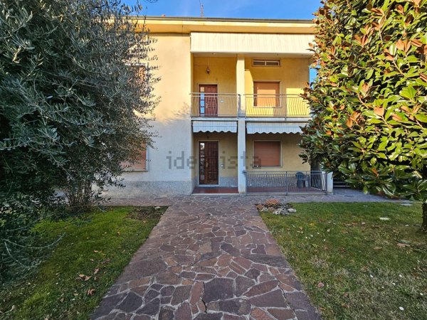 casa indipendente in vendita a Brembate di Sopra