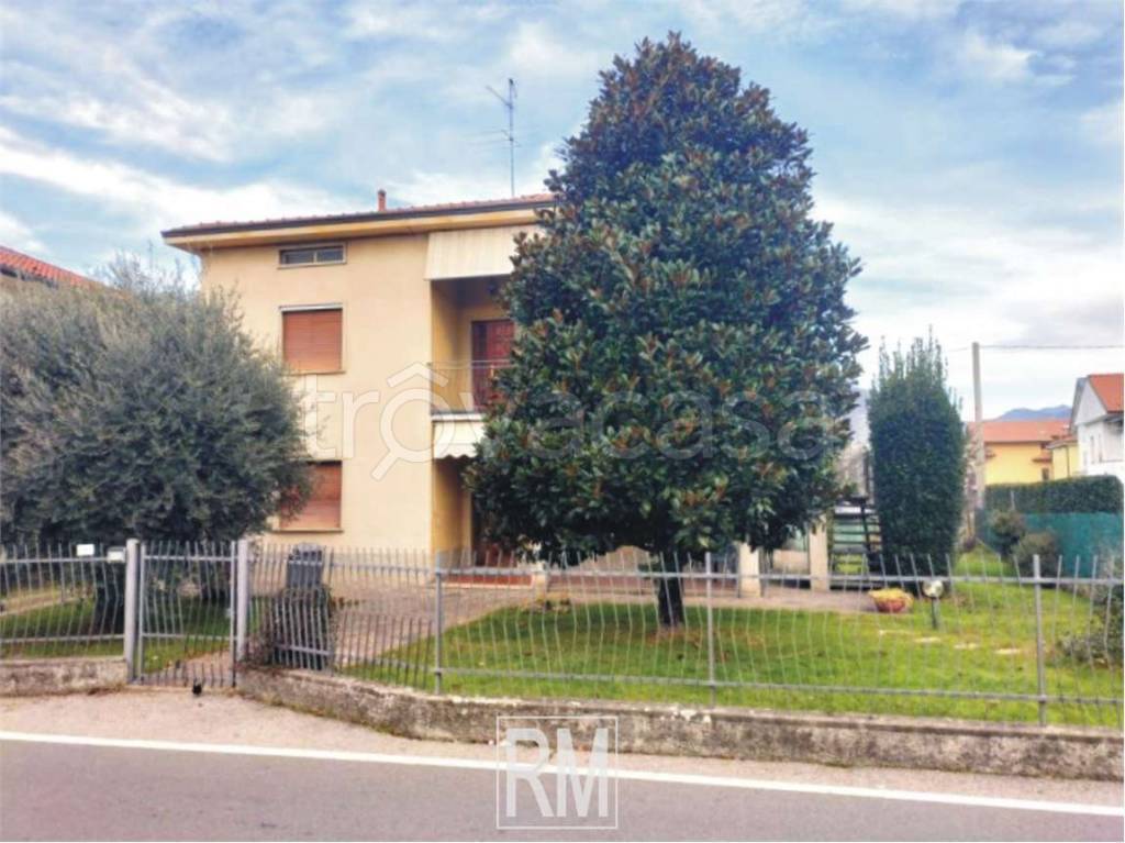 casa indipendente in vendita a Brembate di Sopra