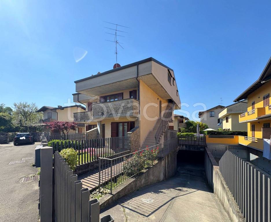 appartamento in vendita a Brembate di Sopra