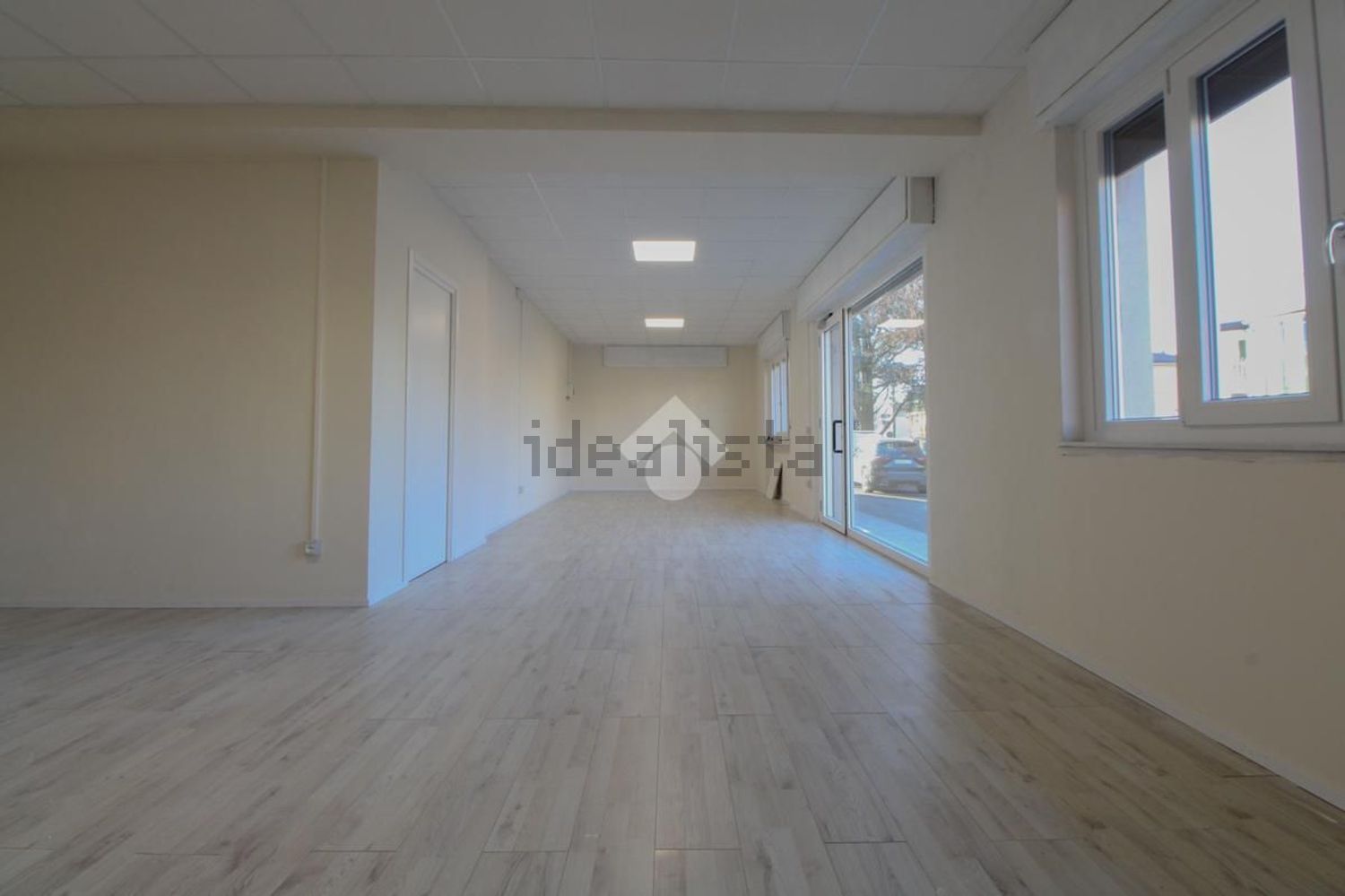 negozio in vendita a Brembate di Sopra