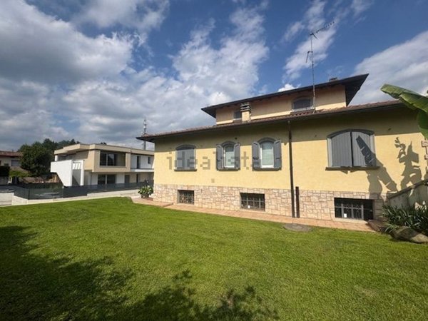 casa indipendente in vendita a Brembate di Sopra
