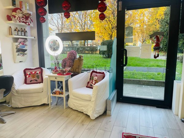 locale commerciale in vendita a Brembate di Sopra