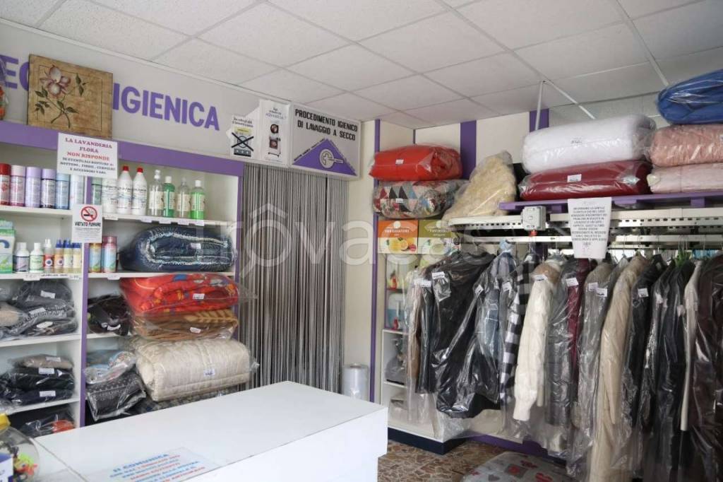 negozio in vendita a Brembate di Sopra
