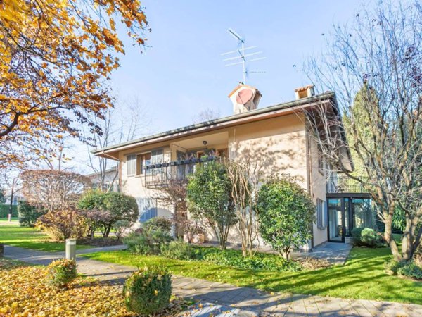 casa indipendente in vendita a Brembate di Sopra