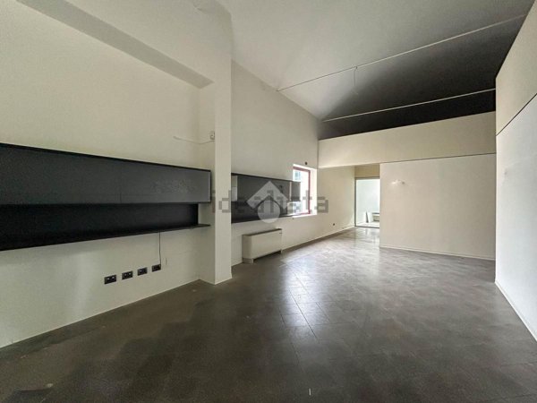 capannone in vendita a Brembate di Sopra