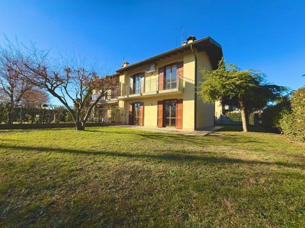 casa indipendente in vendita a Brembate di Sopra