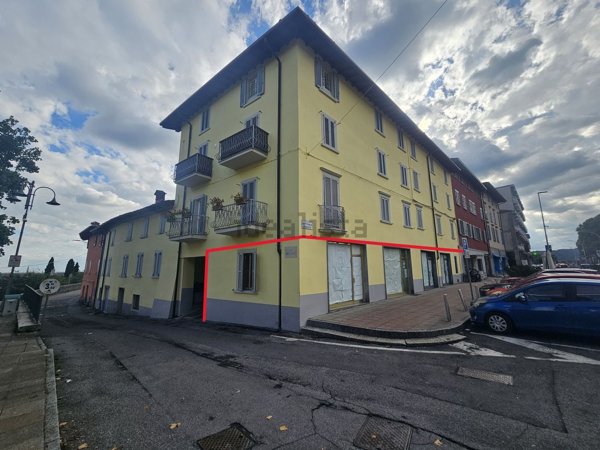 locale commerciale in vendita a Brembate di Sopra