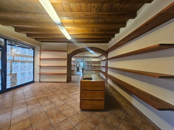 locale commerciale in vendita a Brembate di Sopra