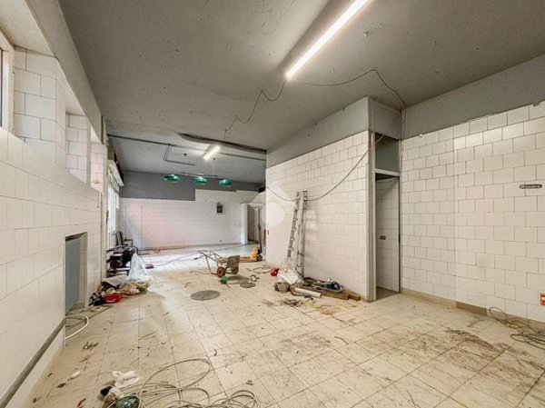 negozio in vendita a Brembate di Sopra