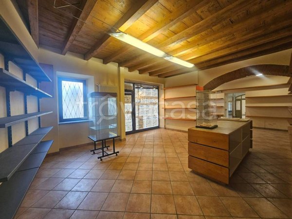 negozio in vendita a Brembate di Sopra
