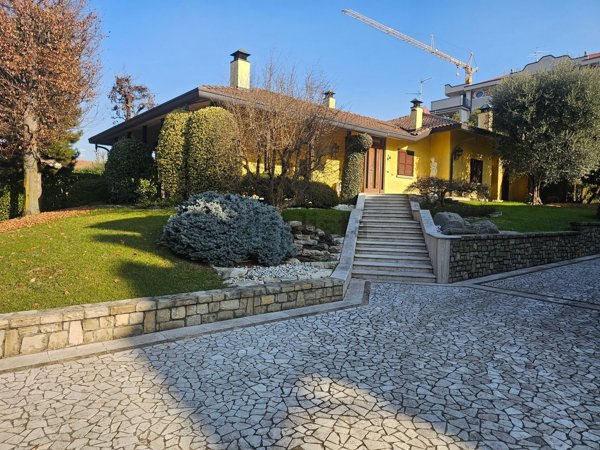 casa indipendente in vendita a Brembate di Sopra