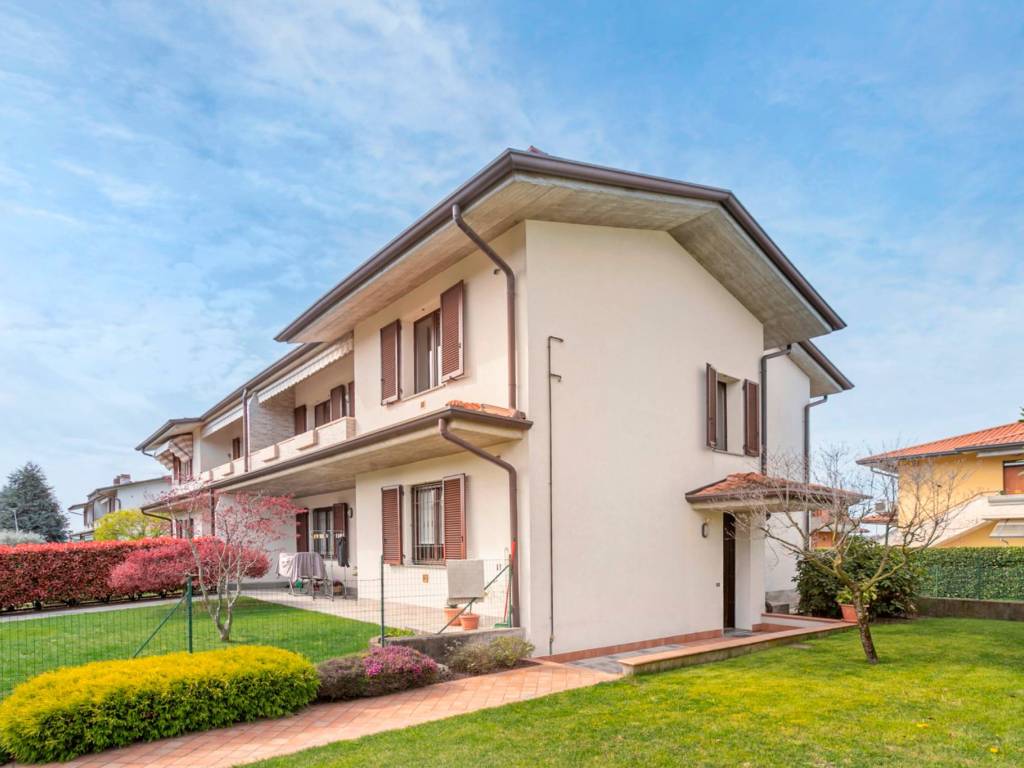 casa indipendente in vendita a Brembate di Sopra