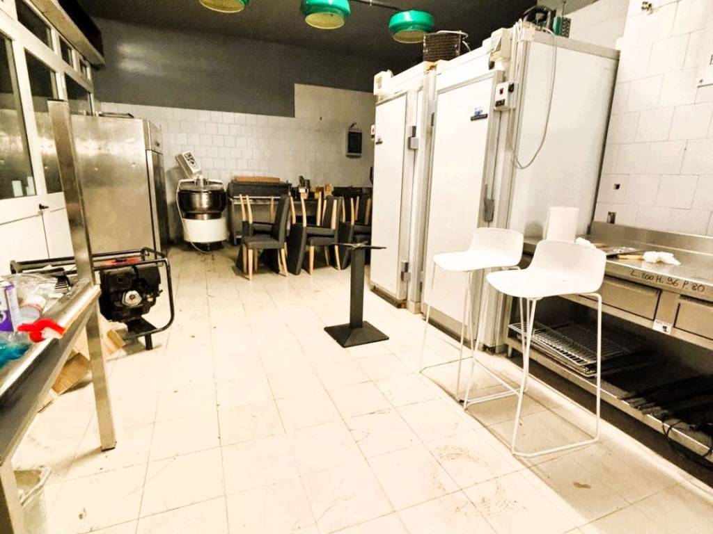 locale commerciale in vendita a Brembate di Sopra