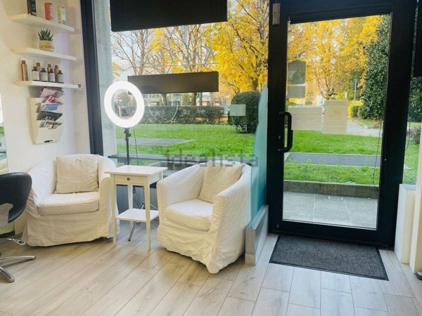 locale commerciale in vendita a Brembate di Sopra