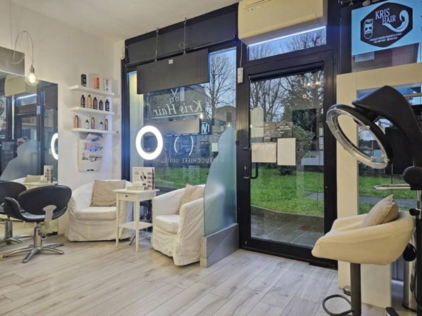 negozio in vendita a Brembate di Sopra