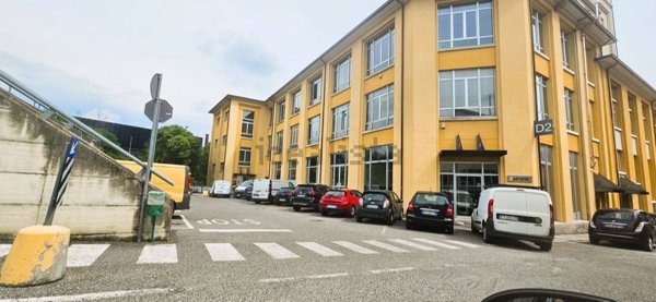 ufficio in vendita a Brembate di Sopra