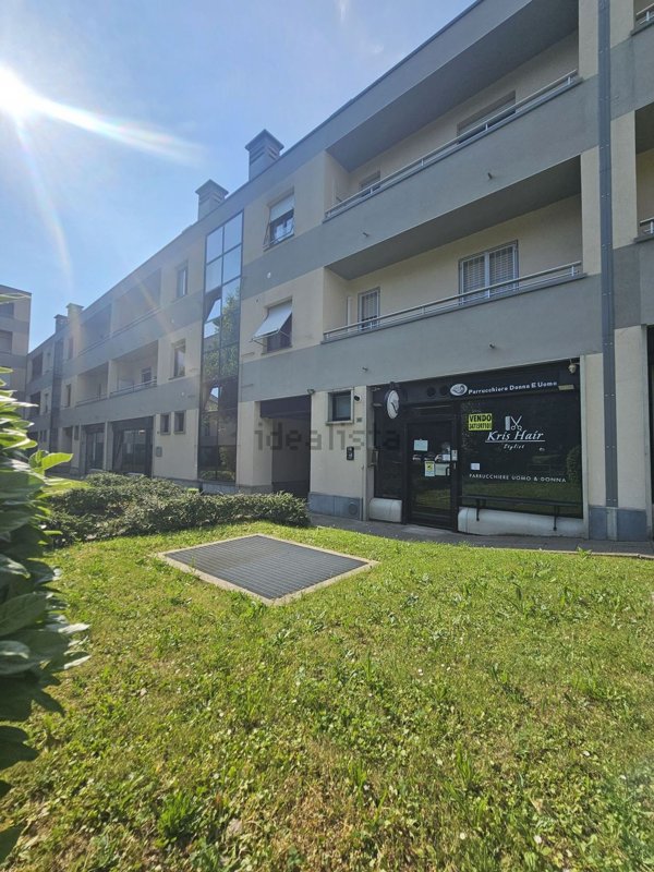 locale commerciale in vendita a Brembate di Sopra
