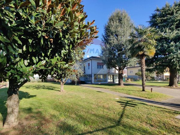 casa indipendente in vendita a Brembate di Sopra
