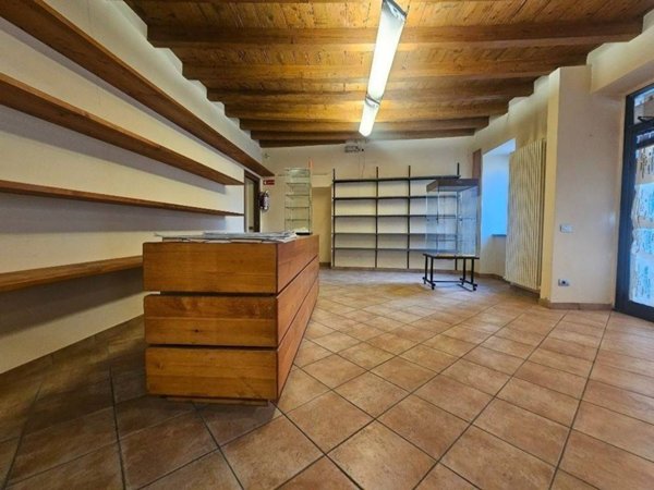 negozio in vendita a Brembate di Sopra