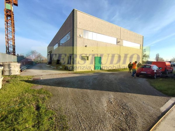 locale commerciale in vendita a Brignano Gera d'Adda