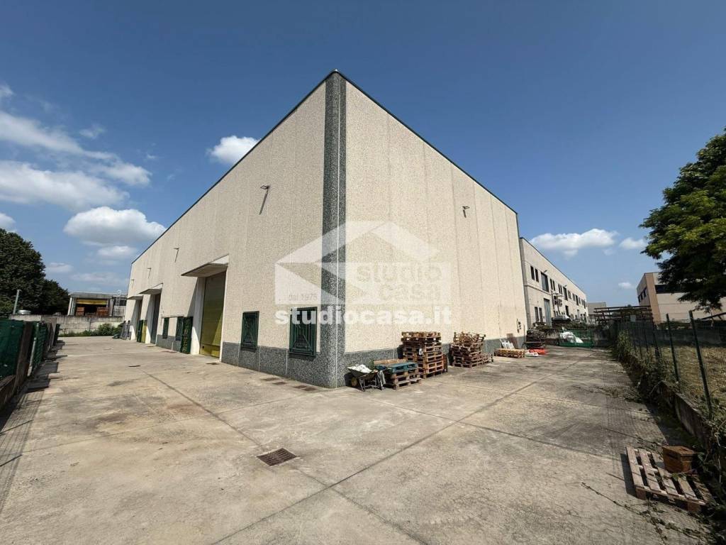 locale commerciale in vendita a Brignano Gera d'Adda