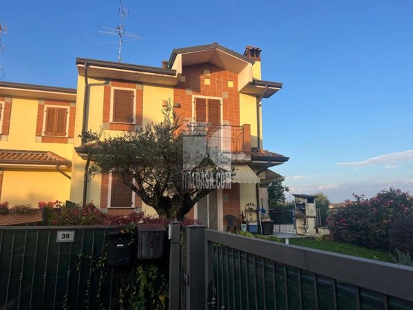 casa indipendente in vendita a Brignano Gera d'Adda