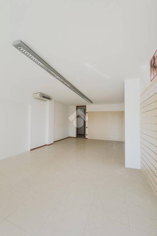 negozio in vendita a Brusaporto