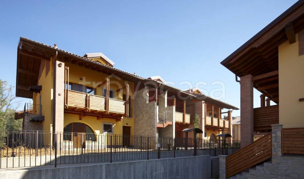 casa indipendente in vendita a Brusaporto