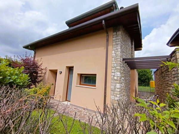 casa indipendente in vendita a Brusaporto