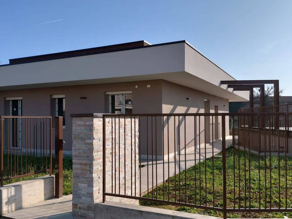 casa indipendente in vendita a Brusaporto