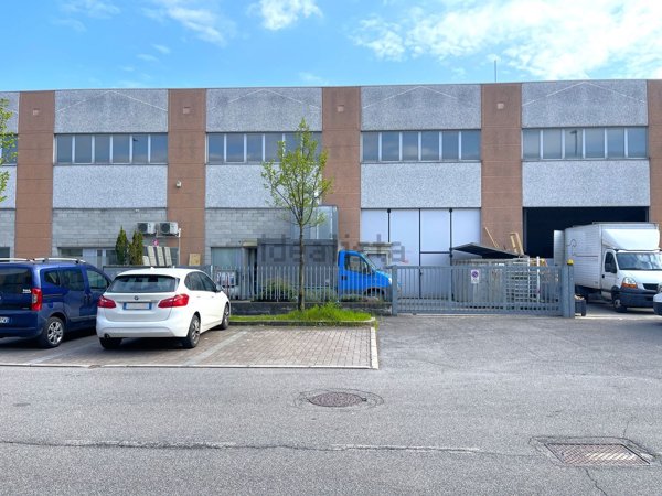 capannone in vendita a Brusaporto