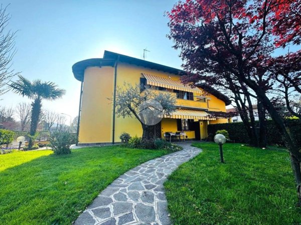 casa indipendente in vendita a Brusaporto