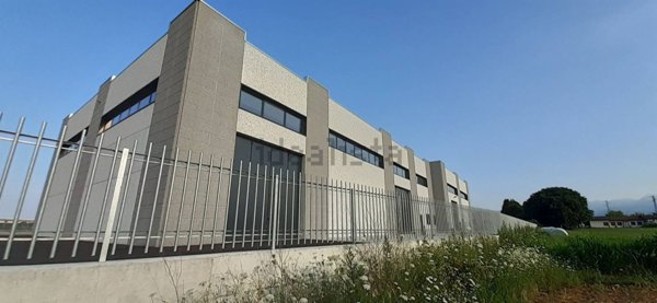 capannone in vendita a Brusaporto