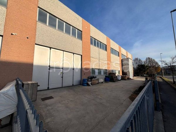 locale commerciale in vendita a Brusaporto