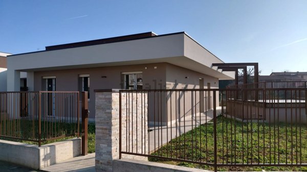 casa indipendente in vendita a Brusaporto