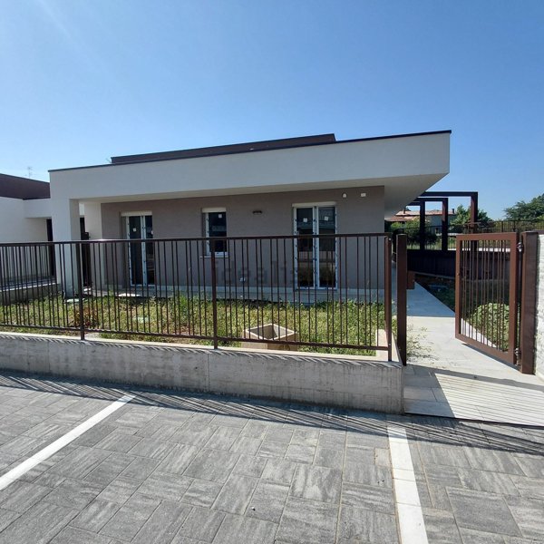 casa indipendente in vendita a Brusaporto